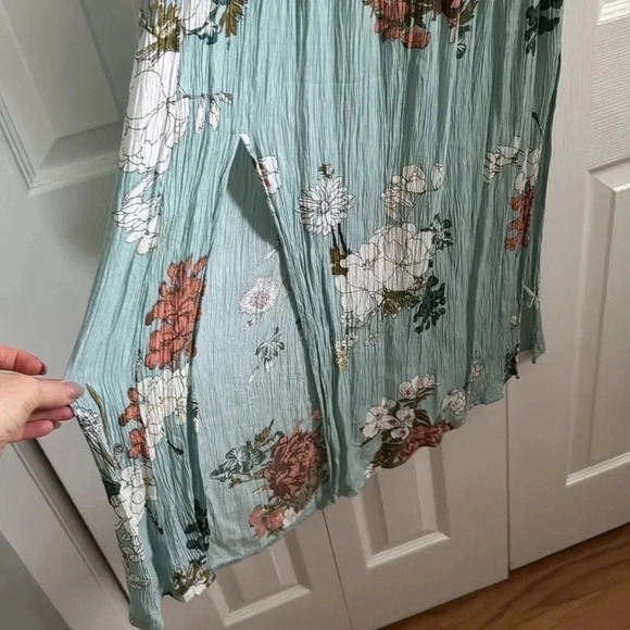 Rebellion off shoulder smocked floral dress size S - Picture 2 of 5